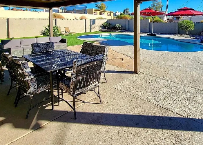 Private Pool And Patio Modern Havasu Home!