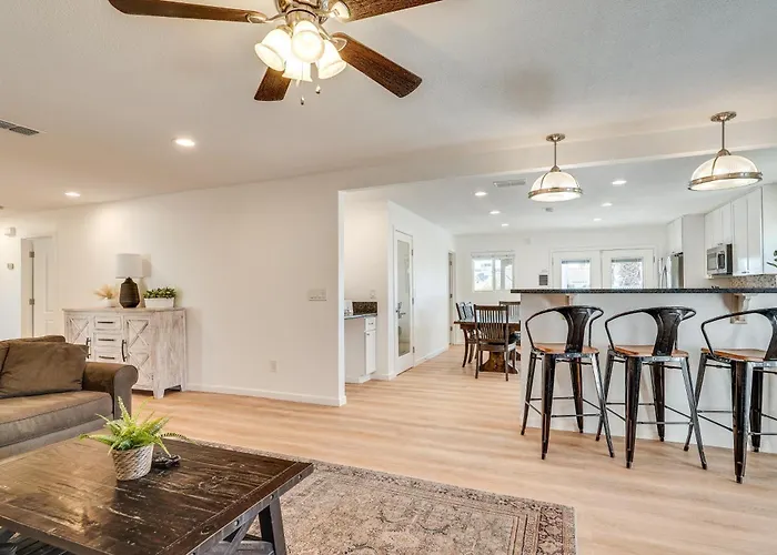 Holiday home Private Pool And Patio Modern Havasu Home!