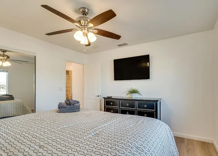 Private Pool And Patio Modern Havasu Home! Holiday home Lake Havasu City