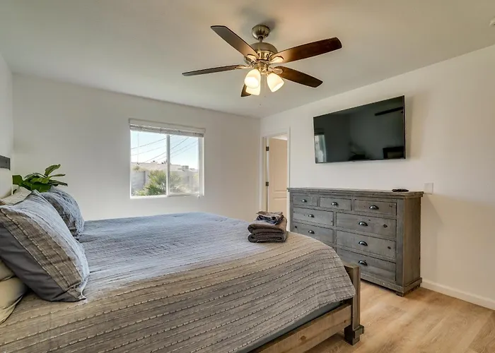 Private Pool And Patio Modern Havasu Home!